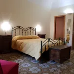 Oda ve Kahvaltı Porta Guccia 3*