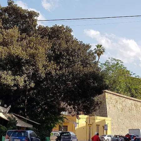 Oda ve Kahvaltı Porta Guccia 3*
